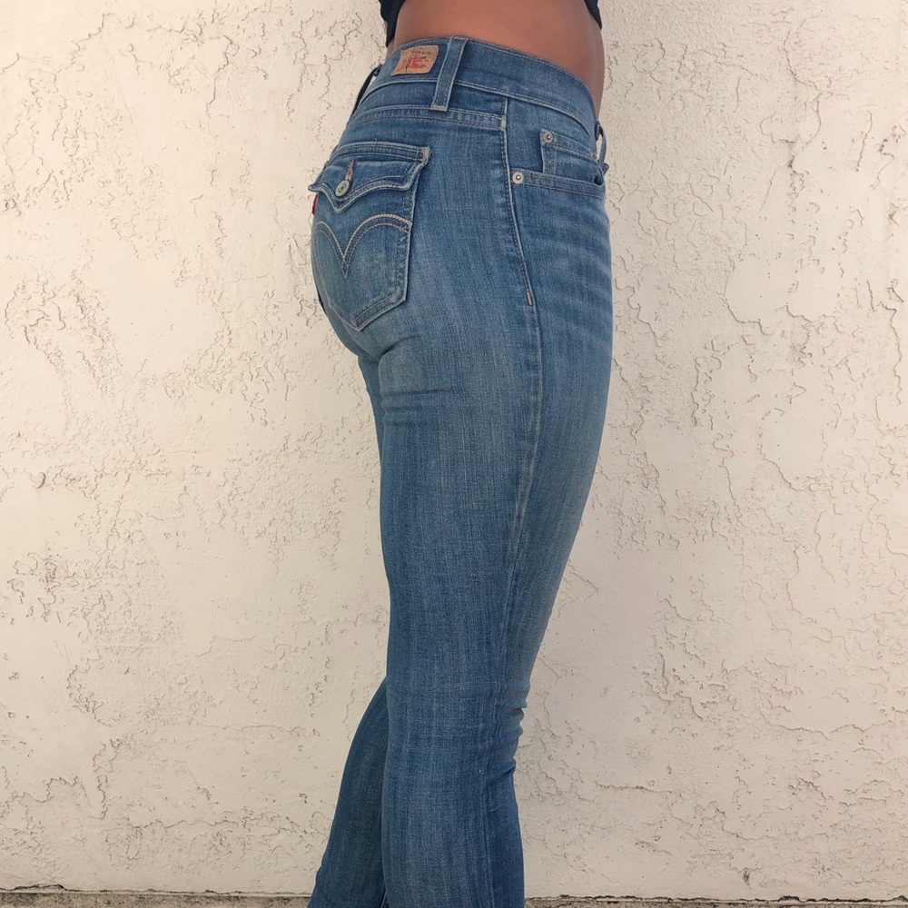 Levi’s medium wash skinny jeans